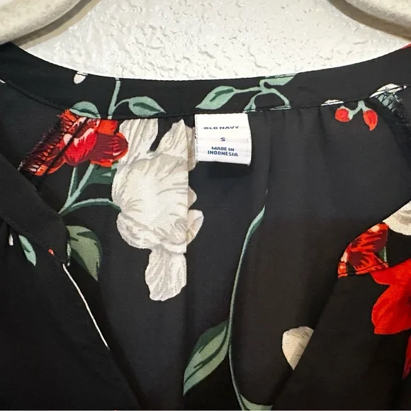 Old Navy |  Short Sleeve Floral Top, Size Small - Picture 4 of 7